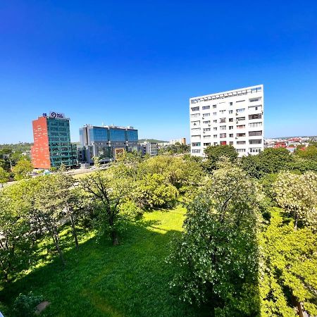 3 Rooms Apartment Palace View Iasi Bagian luar foto