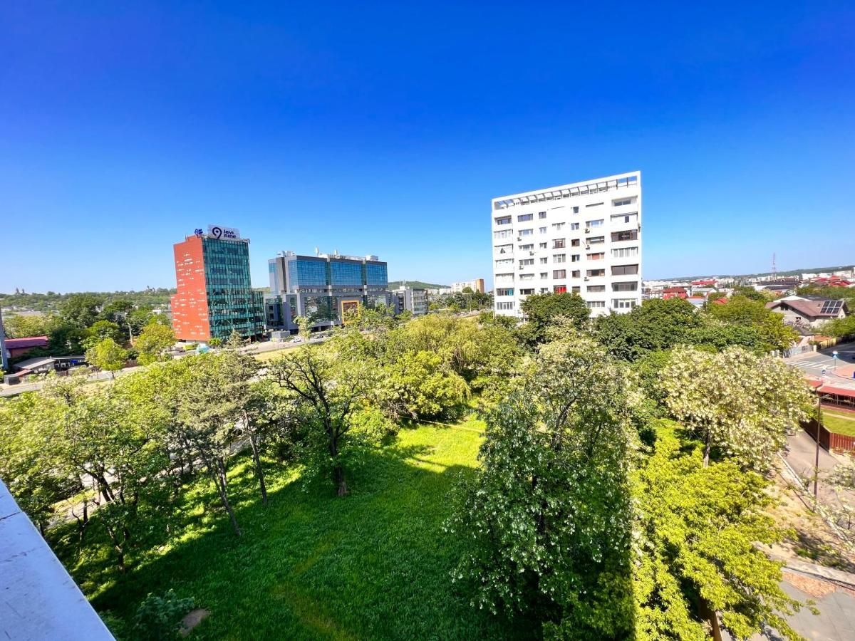 3 Rooms Apartment Palace View Iasi Bagian luar foto