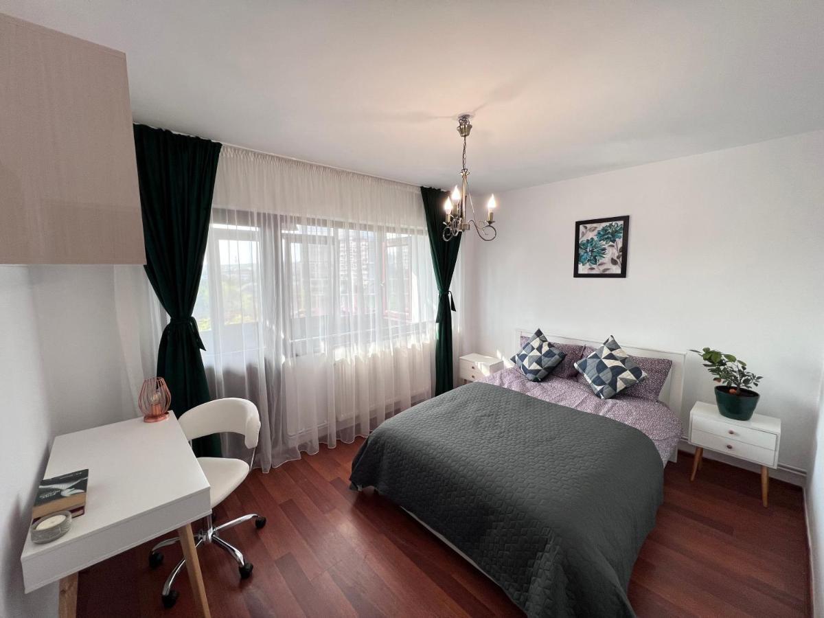 3 Rooms Apartment Palace View Iasi Bagian luar foto