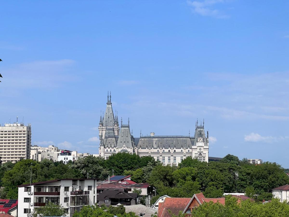3 Rooms Apartment Palace View Iasi Bagian luar foto