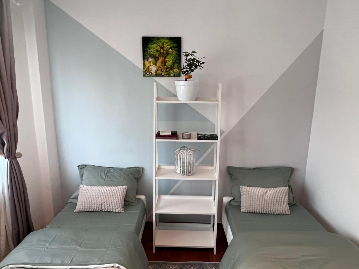 3 Rooms Apartment Palace View Iasi Bagian luar foto