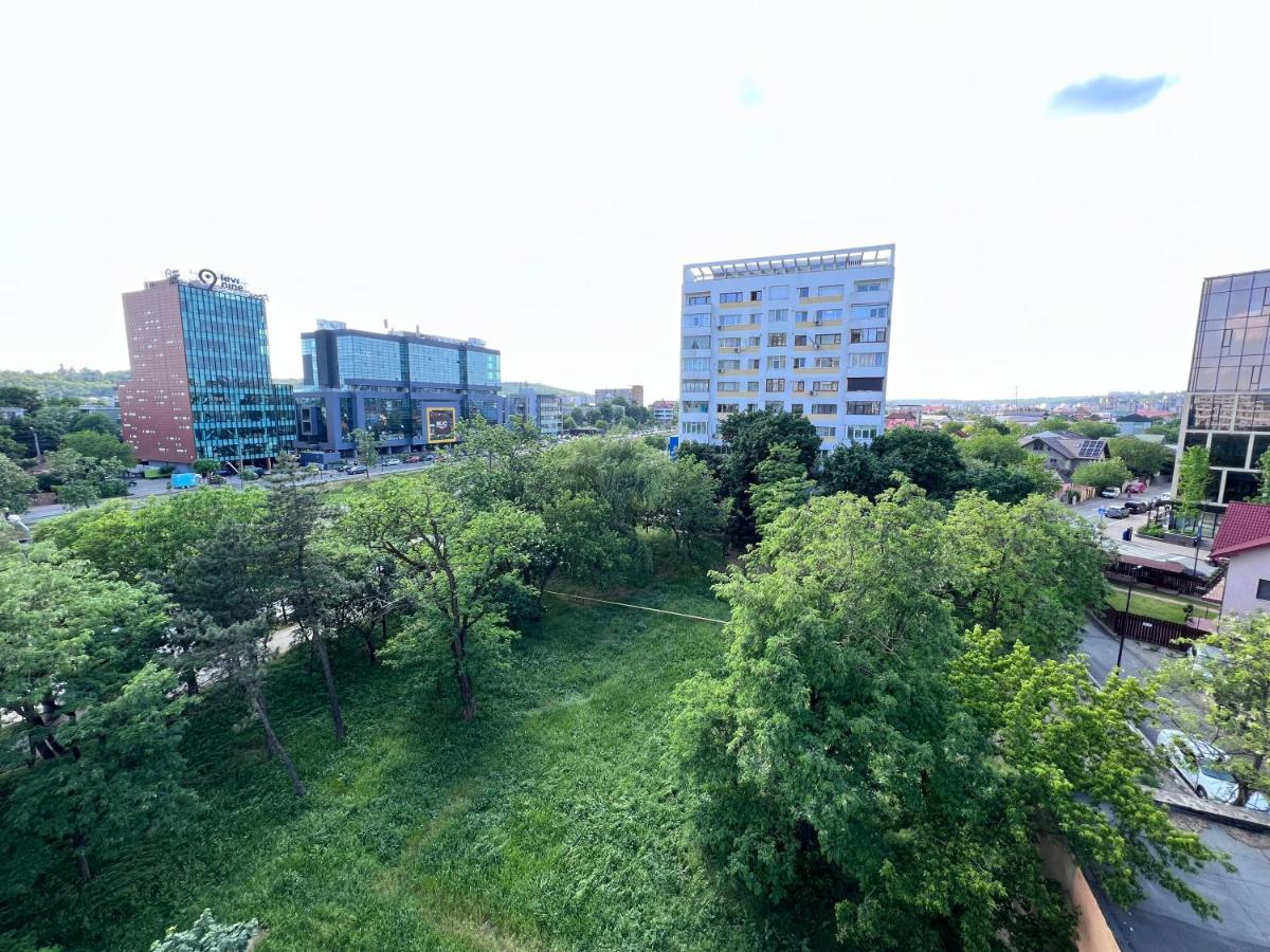 3 Rooms Apartment Palace View Iasi Bagian luar foto