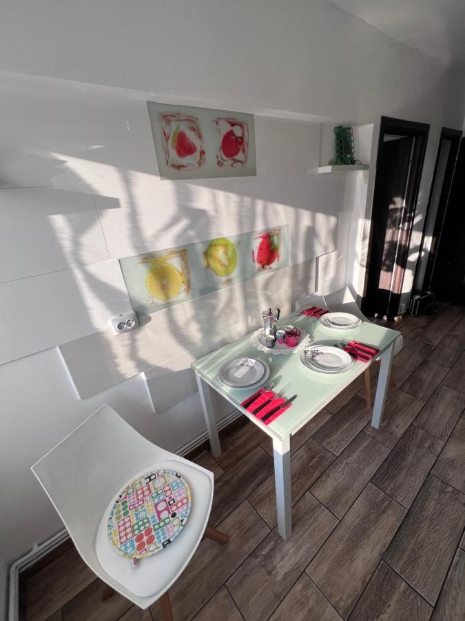 3 Rooms Apartment Palace View Iasi Bagian luar foto