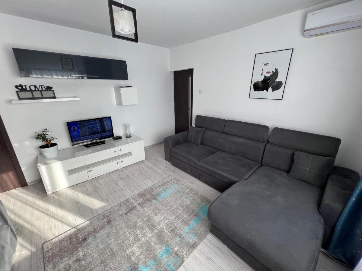 3 Rooms Apartment Palace View Iasi Bagian luar foto